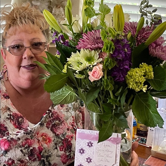 Meet your Posher, Debbie - Picture 3 of 7